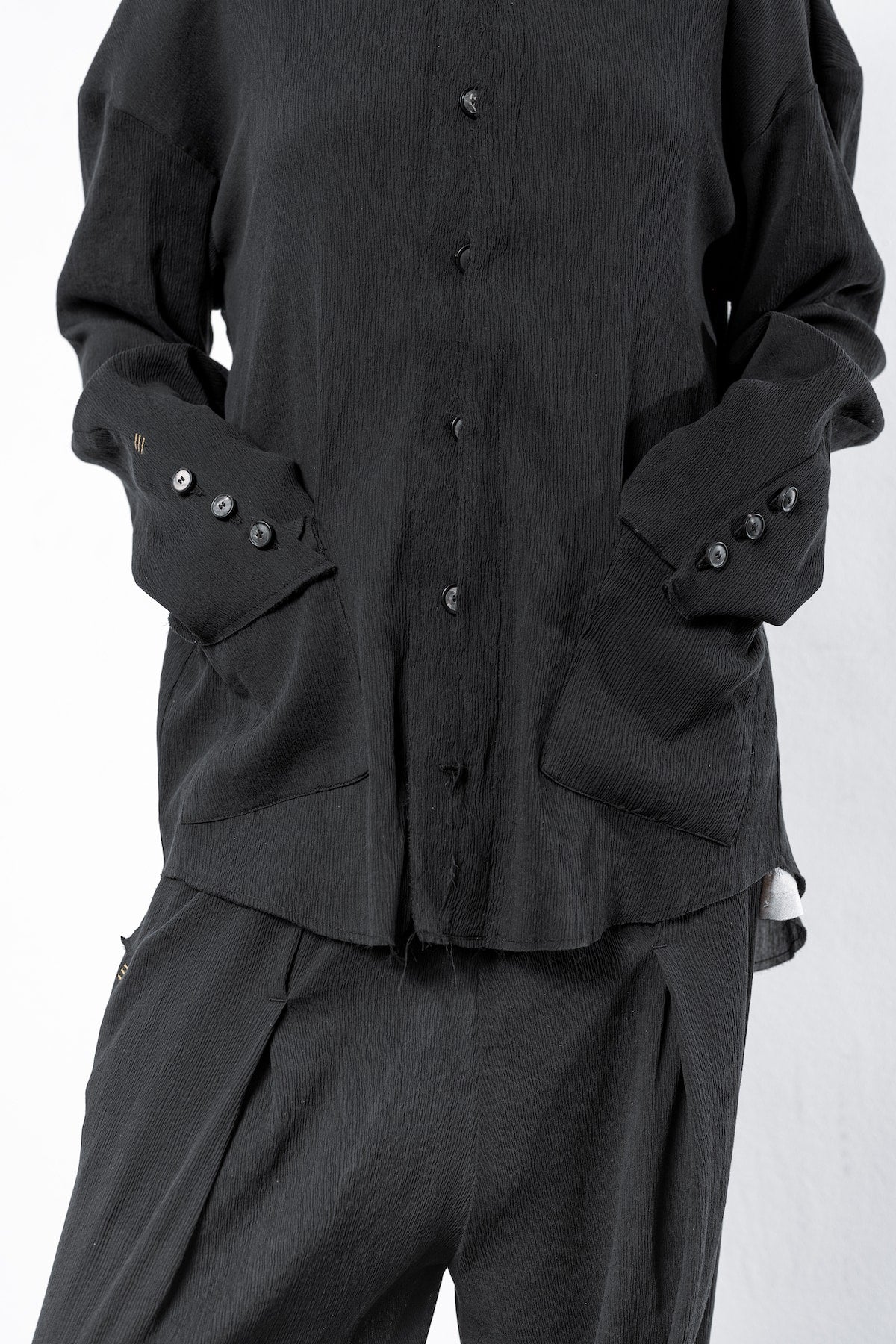 Schwarze Damen Mode mit Charakter im eigensinnig wien Online Shop und Modegeschäft