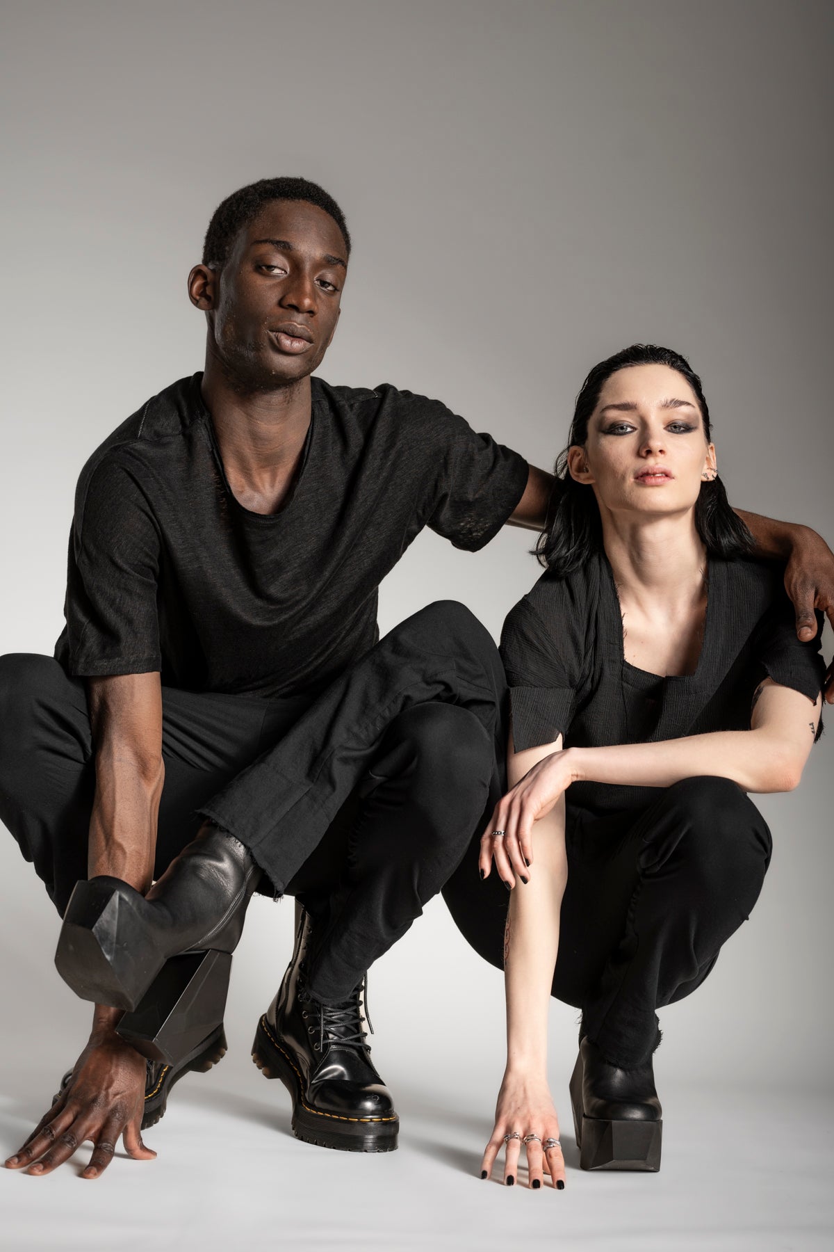 eigensinnig wien | Allegro | Elegante Drop Crotch Pants für Herren und Damen in Schwarz