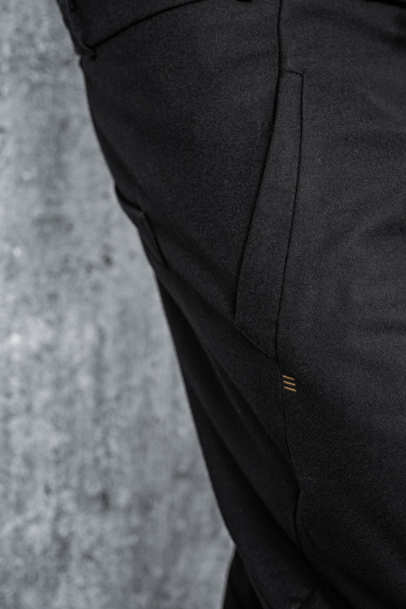 eigensinnig wien | Allegro | Elegante schwarze Baggy Anzughose für Herren aus Wolle