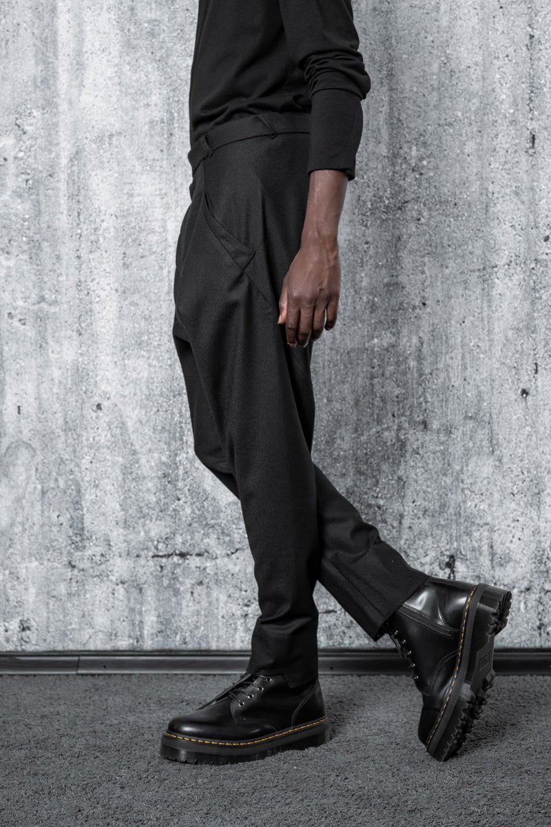eigensinnig wien | Allegro | Elegante schwarze Baggy Anzughose für Herren aus Wolle