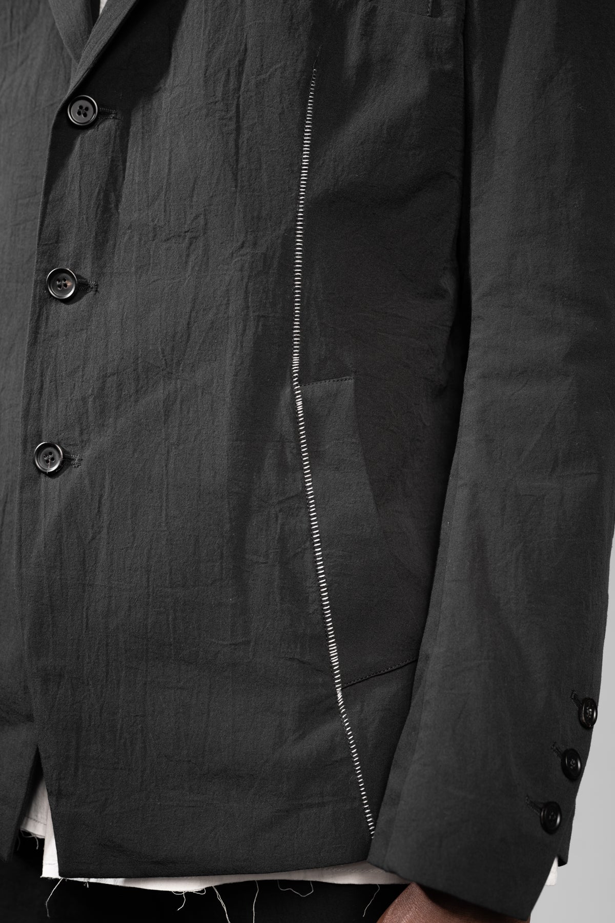 eigensinnig wien | Argo | Schwarzes Designer Herren-Sakko aus japanischer Baumwolle