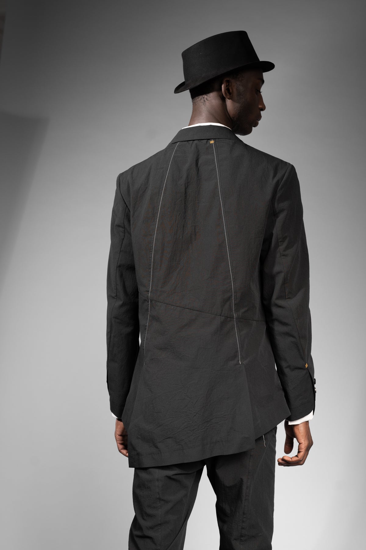 eigensinnig wien | Argo | Schwarzes Designer Herren-Sakko aus japanischer Baumwolle