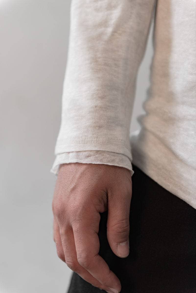 eigensinnig wien | Aristoteles | Sommerpullover aus Leinen mit speziellen Detailnähten in weiß