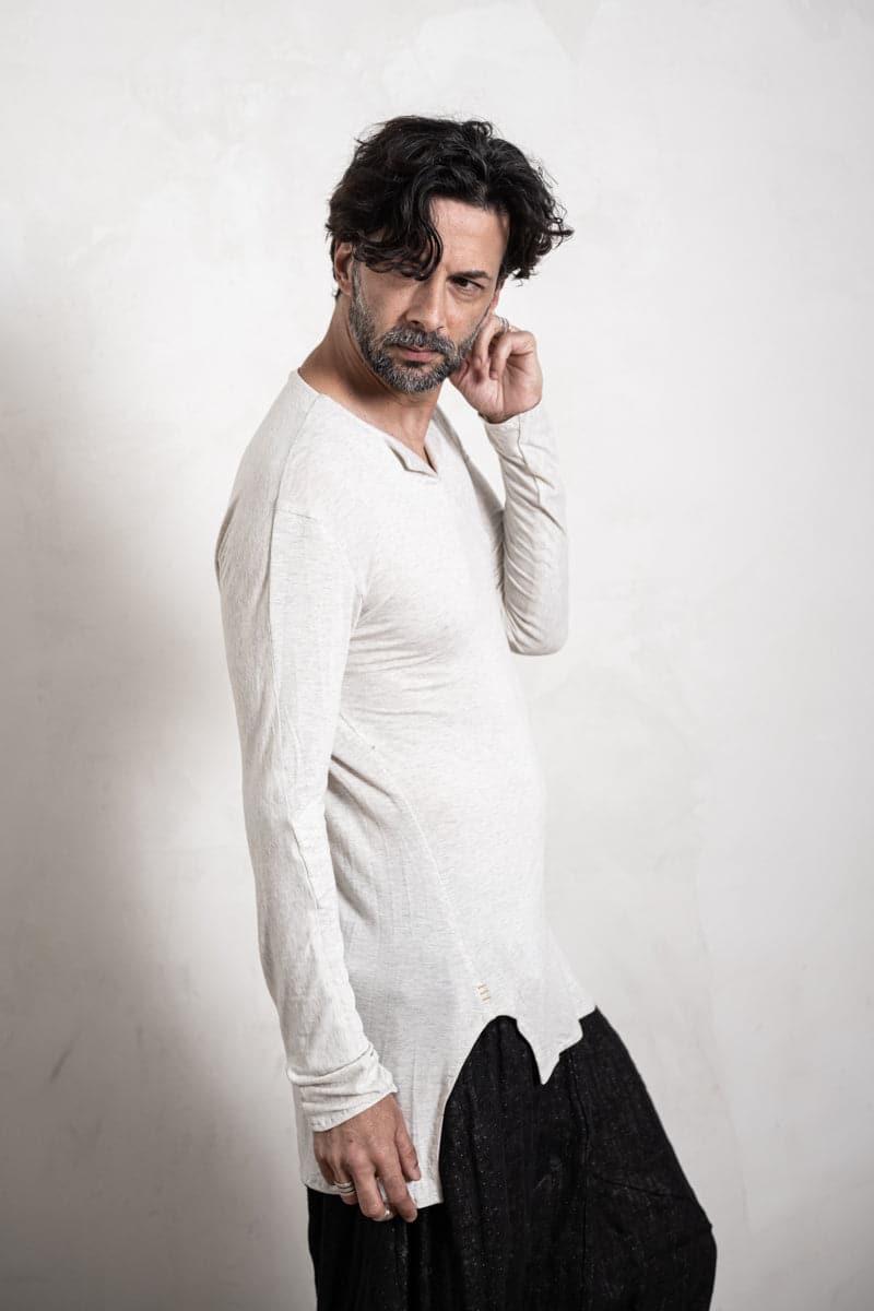 eigensinnig wien | Artmann | Asymmetrischer, leichter Pullover aus Bambus in weiß