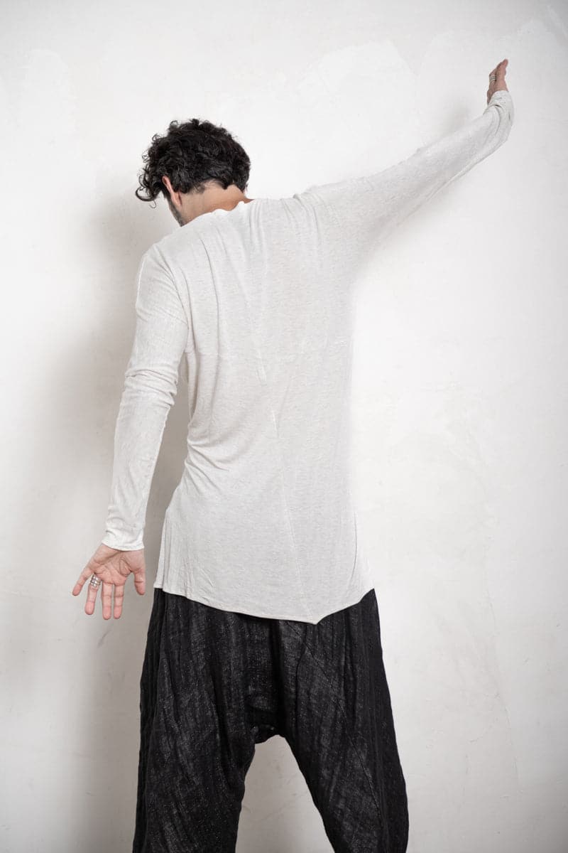 eigensinnig wien | Artmann | Asymmetrischer, leichter Pullover aus Bambus in weiß