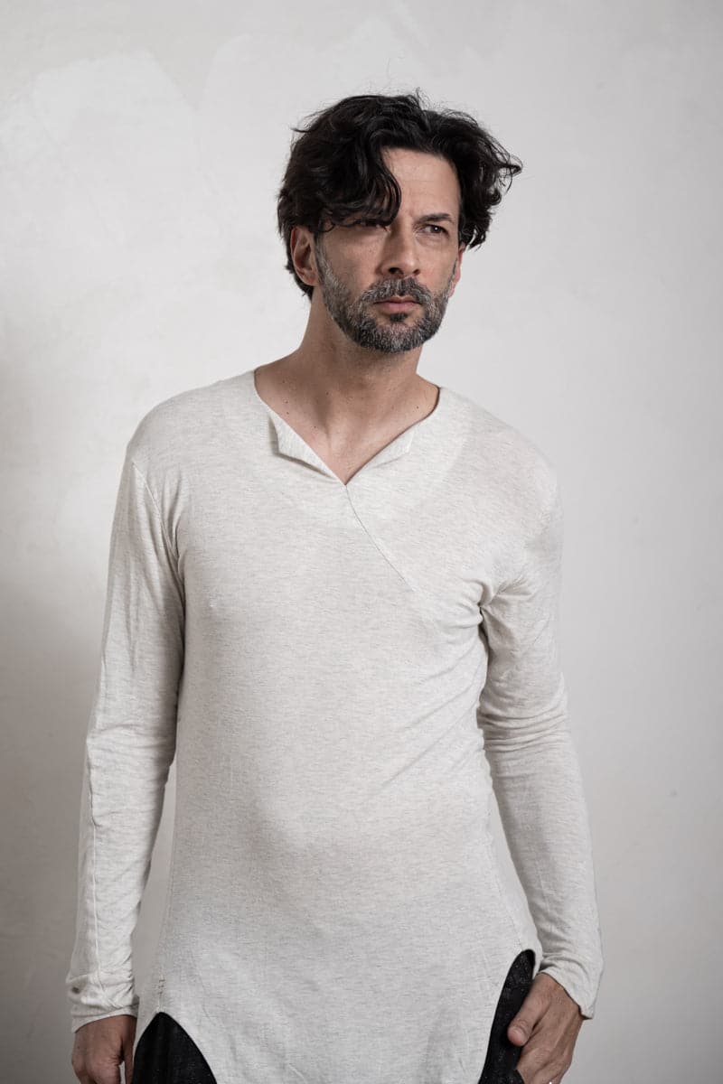 eigensinnig wien | Artmann | Asymmetrischer, leichter Pullover aus Bambus in weiß