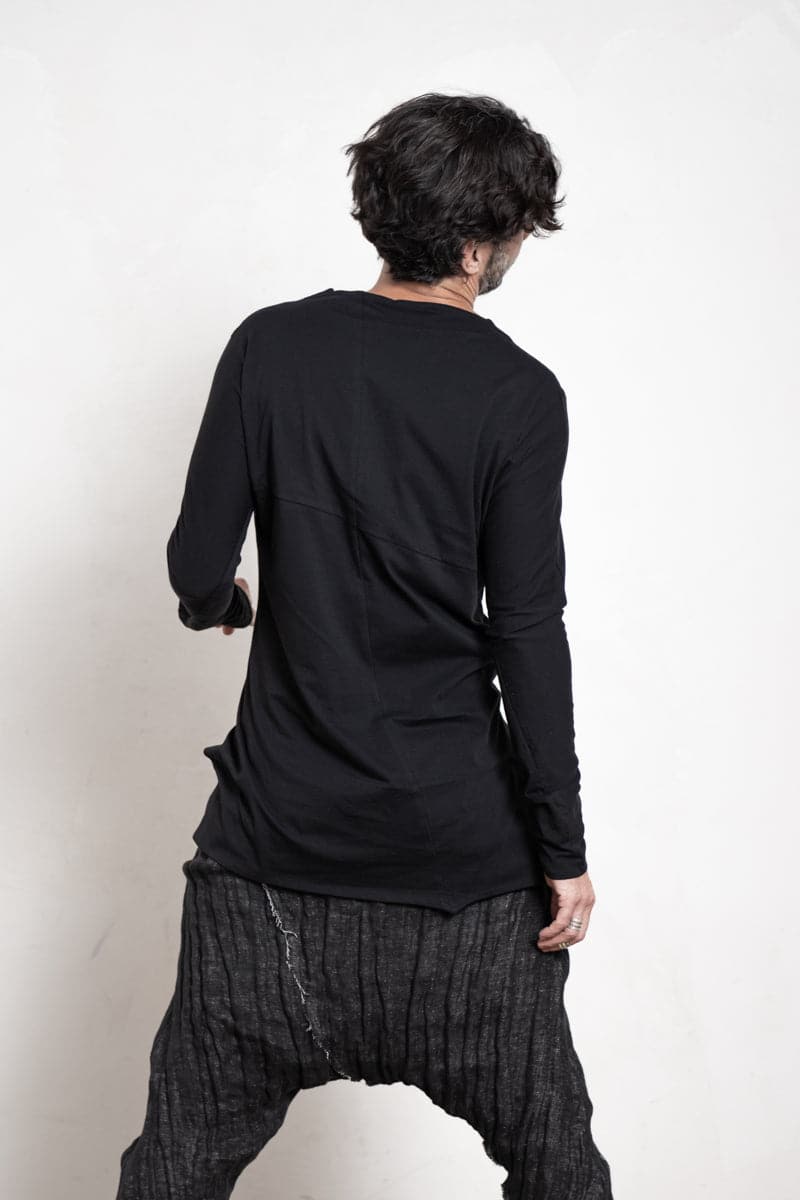 eigensinnig wien | Artmann | Asymmetrischer Pullover aus leichter Baumwolle in schwarz
