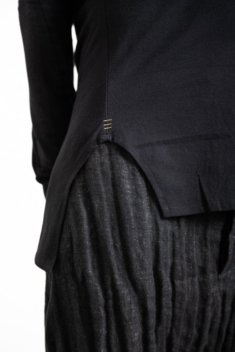 eigensinnig wien | Artmann | Asymmetrischer Pullover aus leichter Baumwolle in schwarz