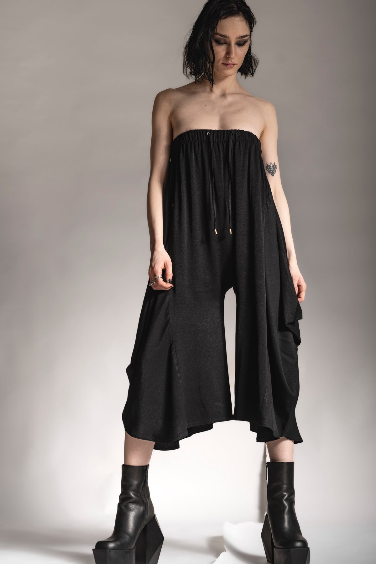 eigensinnig wien | Averroes | Eleganter Hosenrock in Schwarz