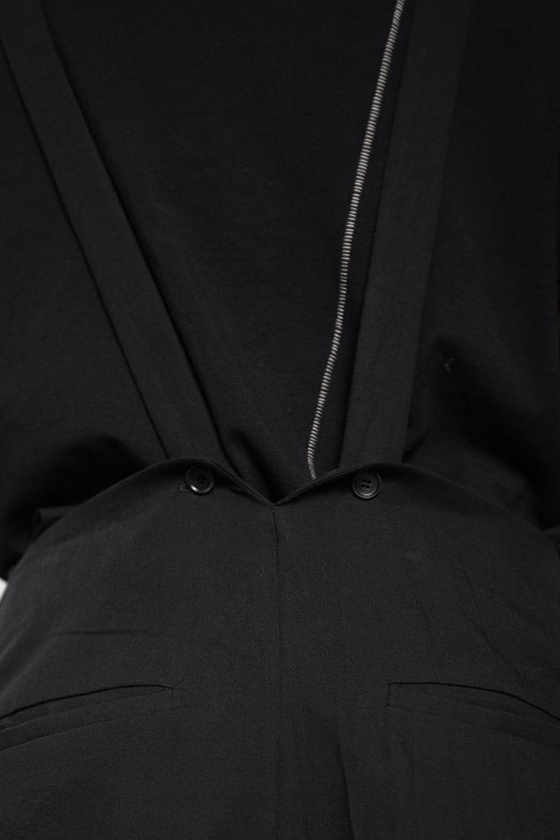eigensinnig wien | Bachmann | Schmale Hose mit Trägern für Damen aus schwarzer Baumwolle in schwarz