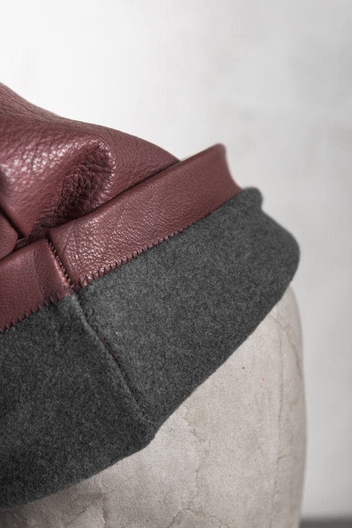 eigensinnig wien | Balint | Unkonventioneller Leder-Beanie in weinrot