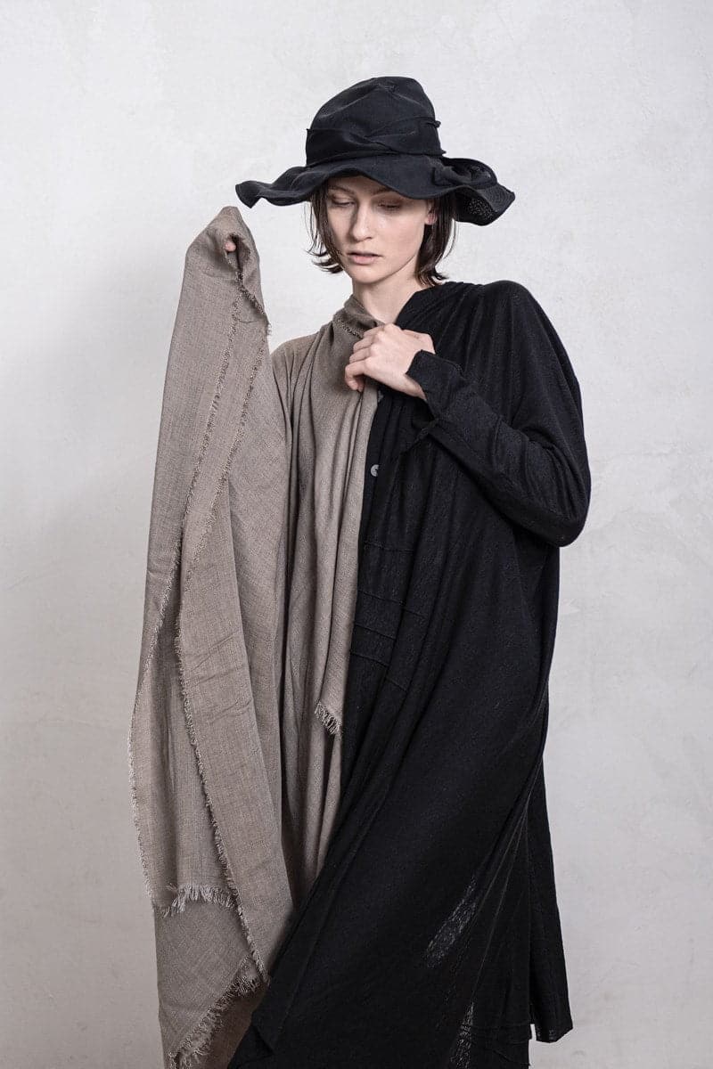 eigensinnig wien | Bassi | Leichtes Kleid und lange Bluse aus Leinen in schwarz