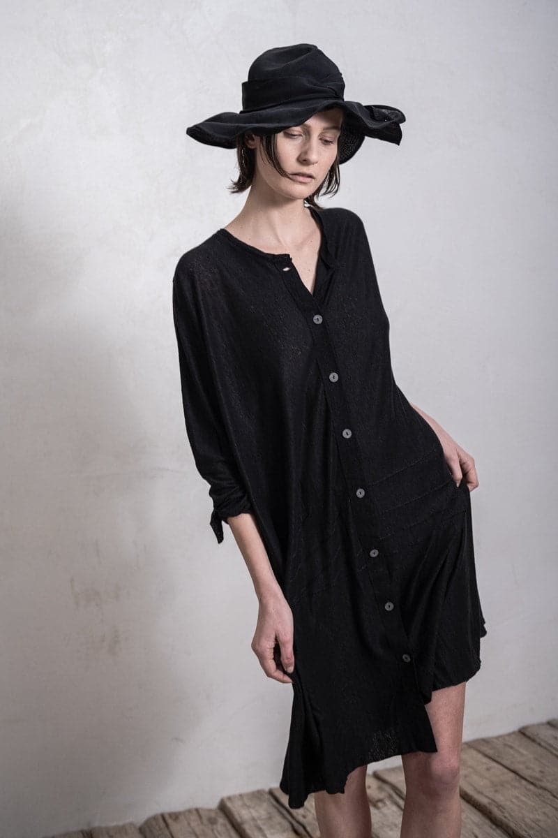 eigensinnig wien | Bassi | Leichtes Kleid und lange Bluse aus Leinen in schwarz