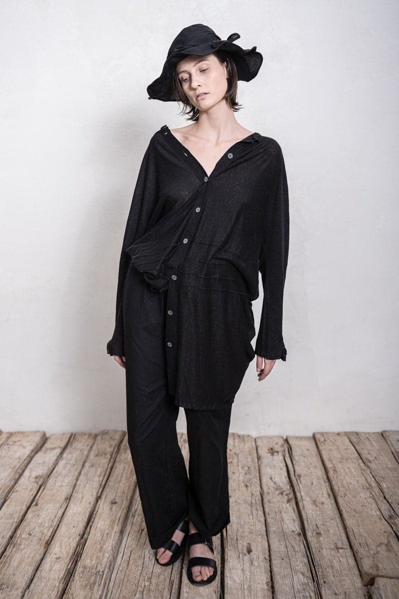 eigensinnig wien | Bassi | Leichtes Kleid und lange Bluse aus Leinen in schwarz