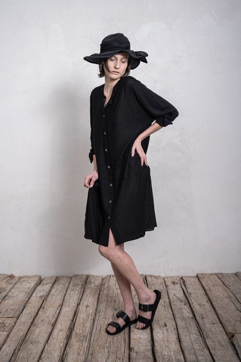 eigensinnig wien | Bassi | Leichtes Kleid und lange Bluse aus Leinen in schwarz