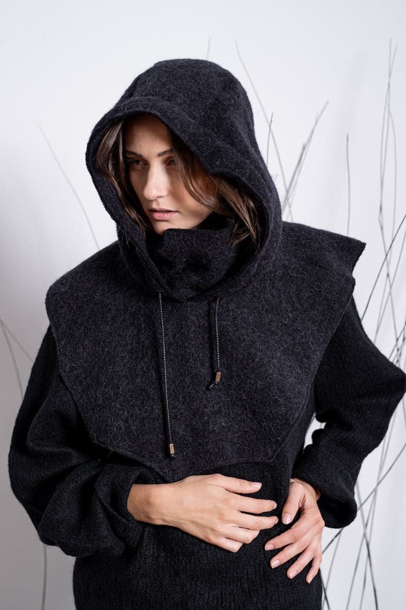 eigensinnig wien | Bingen | Außergewöhnlicher Alpaka Kapuzenschal in Schwarz
