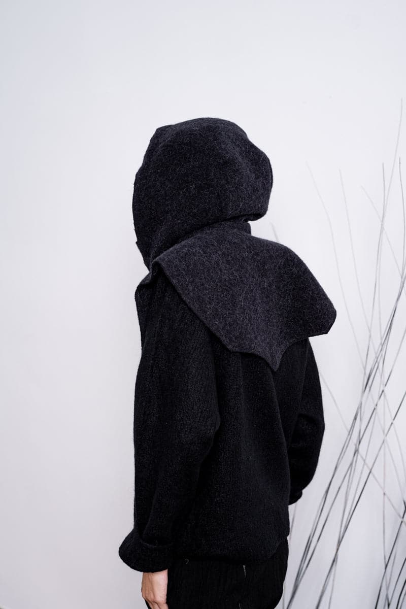 eigensinnig wien | Bingen | Außergewöhnlicher Alpaka Kapuzenschal in Schwarz