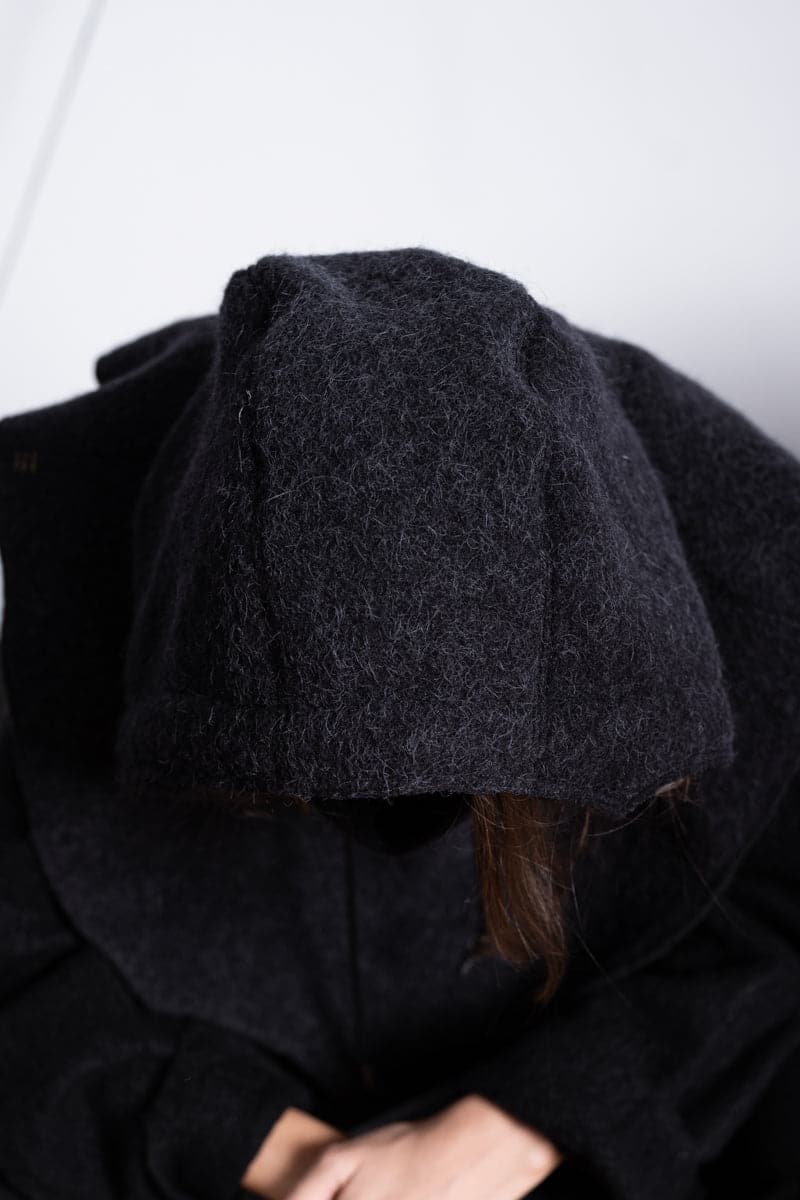 eigensinnig wien | Bingen | Außergewöhnlicher Alpaka Kapuzenschal in Schwarz
