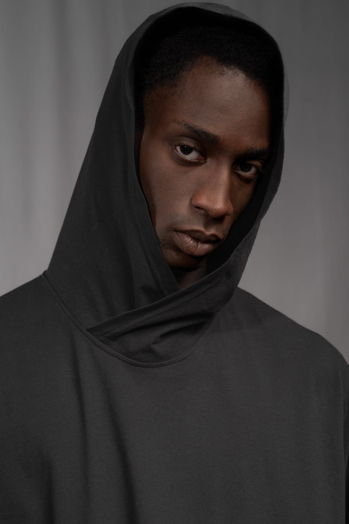 eigensinnig wien | Breed | Schwarzes Designer Hooded Sweatshirt aus Baumwolle