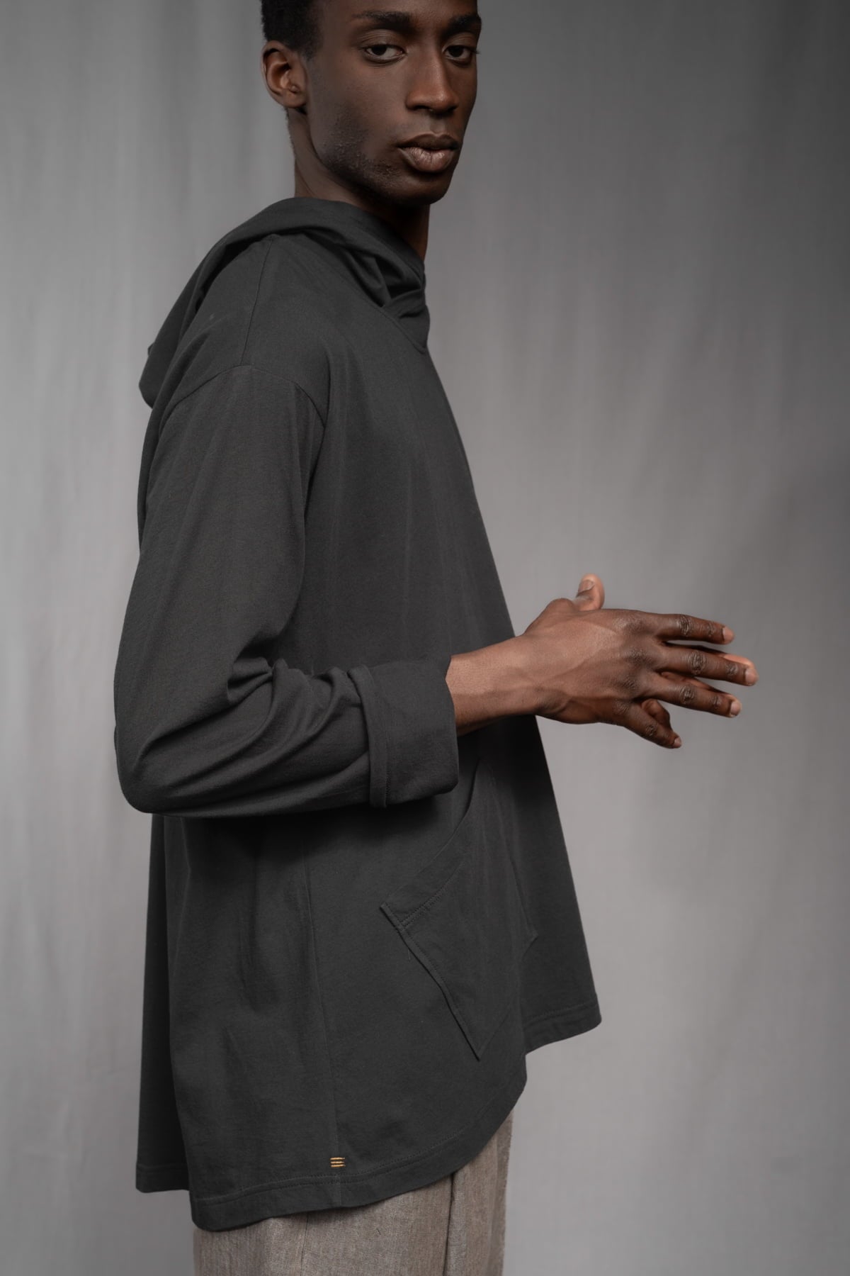 eigensinnig wien | Breed | Schwarzes Designer Hooded Sweatshirt aus Baumwolle