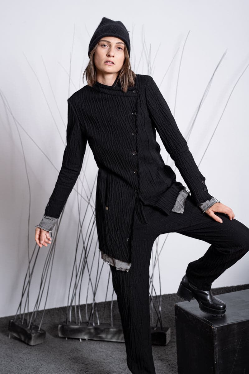 eigensinnig wien | Camus | Asymmetrische Damen Winterjacke in schwarz aus Wolle