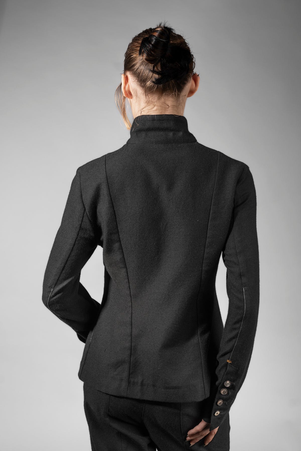 eigensinnig wien | Cardea | Designer Damen Jackenblazer aus schwarzer japanischer Wolle