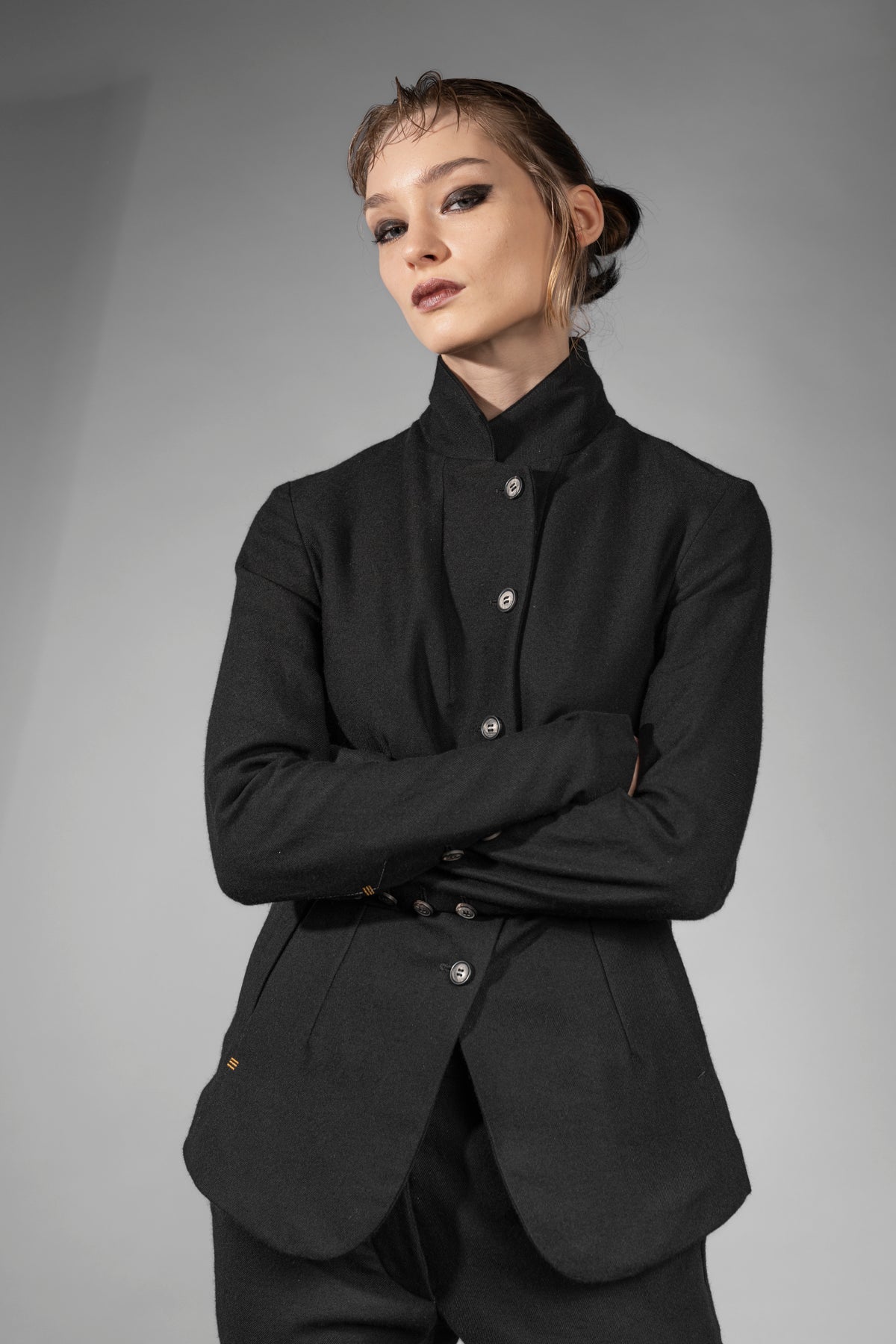 eigensinnig wien | Cardea | Designer Damen Jackenblazer aus schwarzer japanischer Wolle
