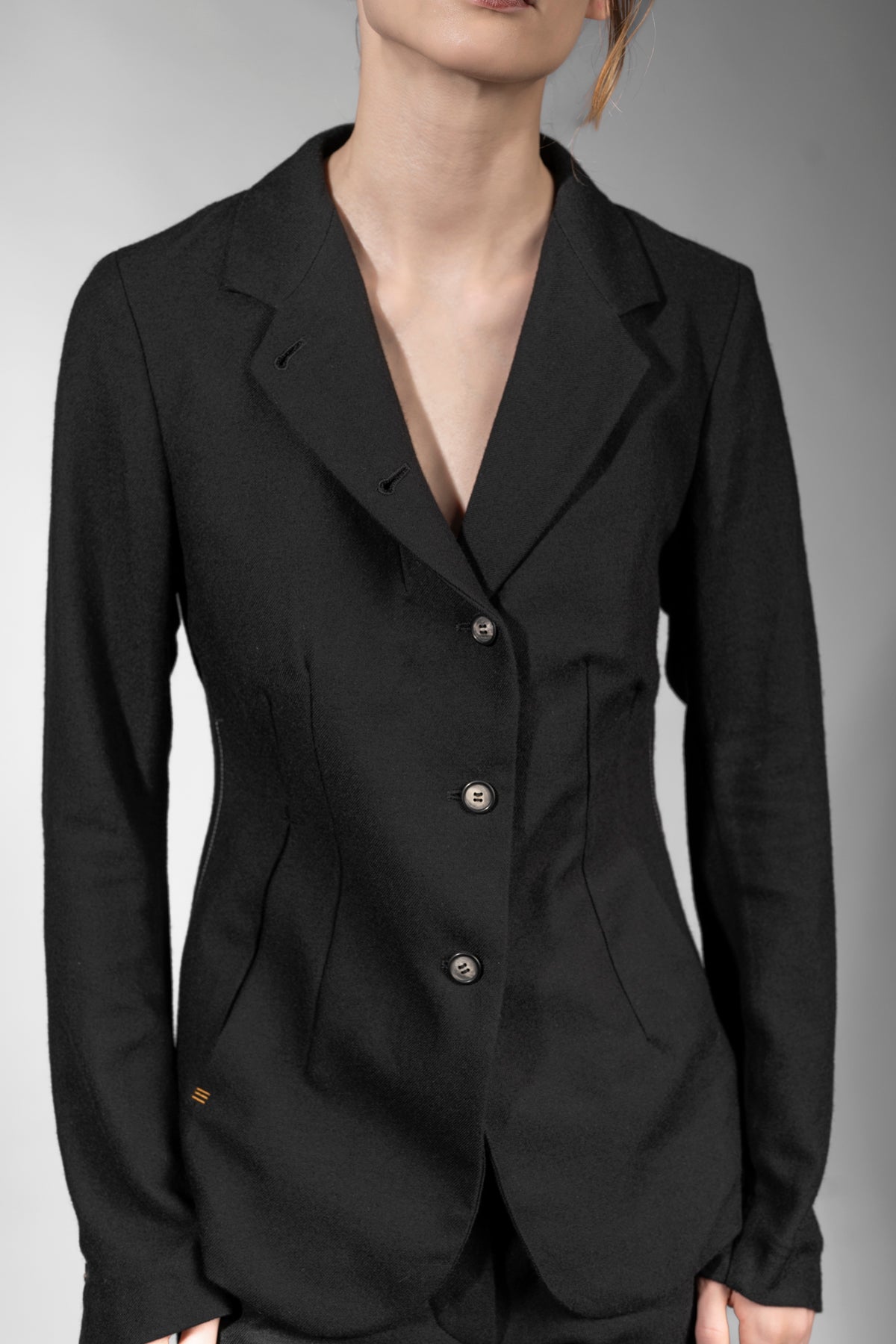 eigensinnig wien | Cardea | Designer Damen Jackenblazer aus schwarzer japanischer Wolle