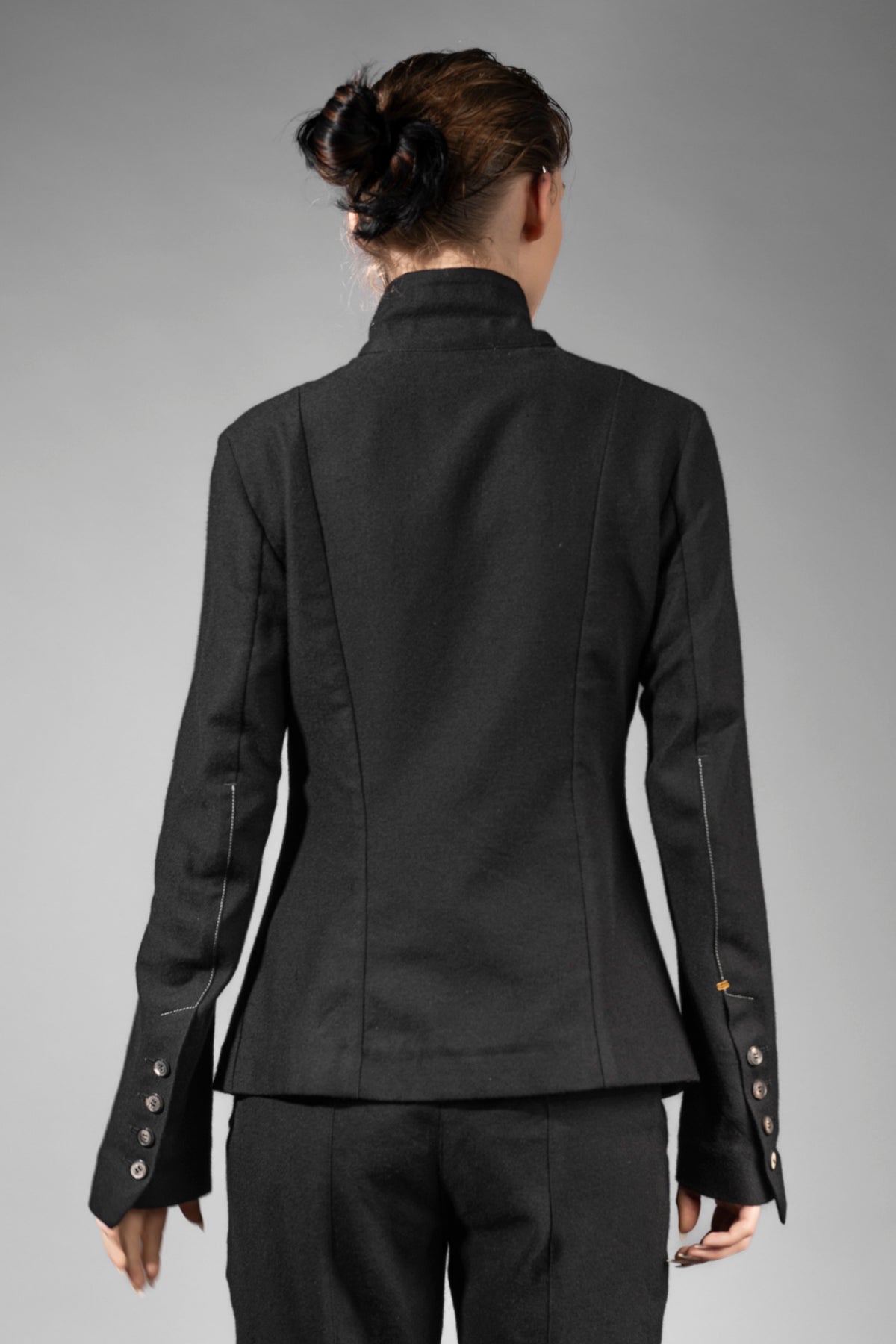 eigensinnig wien | Cardea | Designer Damen Jackenblazer aus schwarzer japanischer Wolle