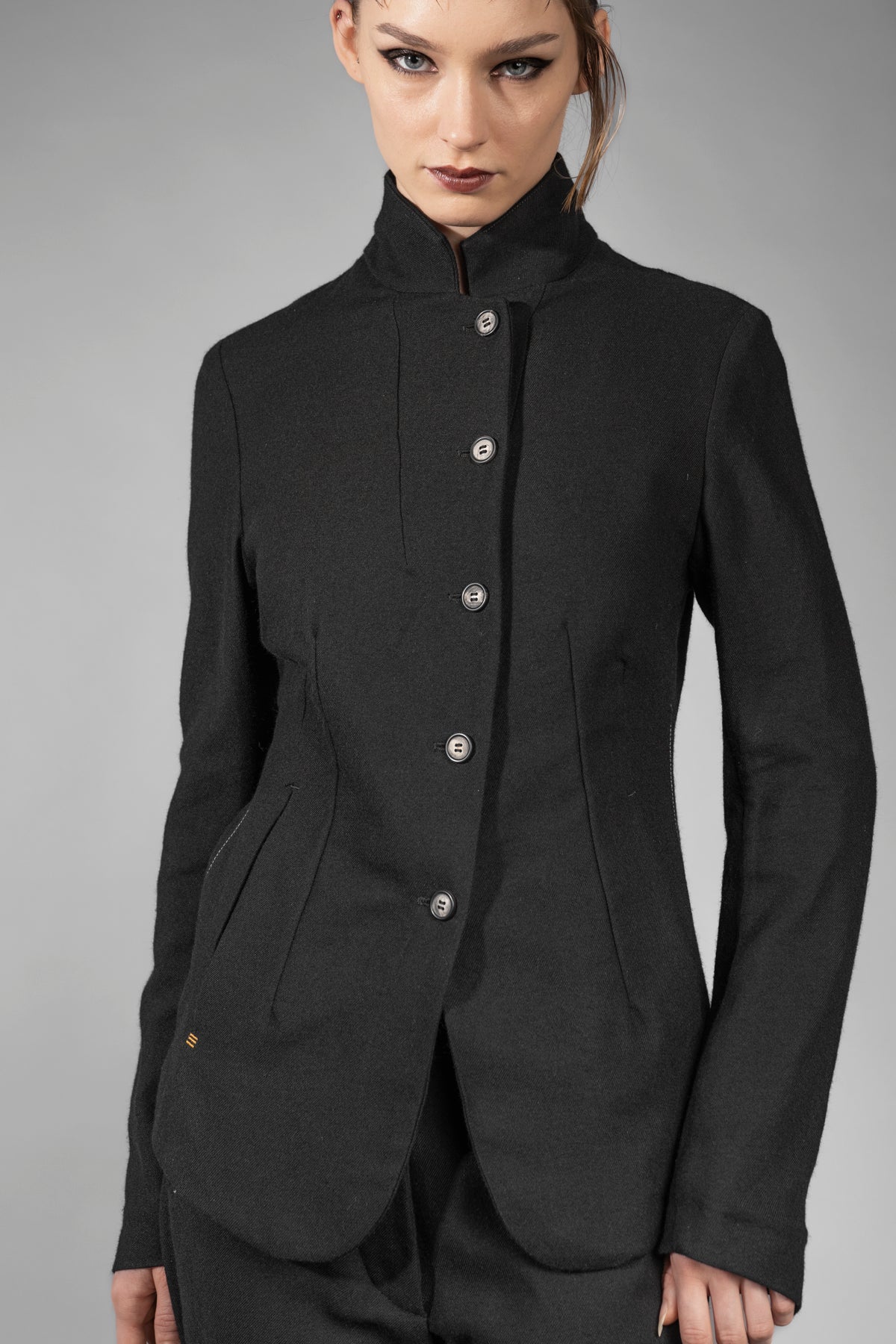 eigensinnig wien | Cardea | Designer Damen Jackenblazer aus schwarzer japanischer Wolle