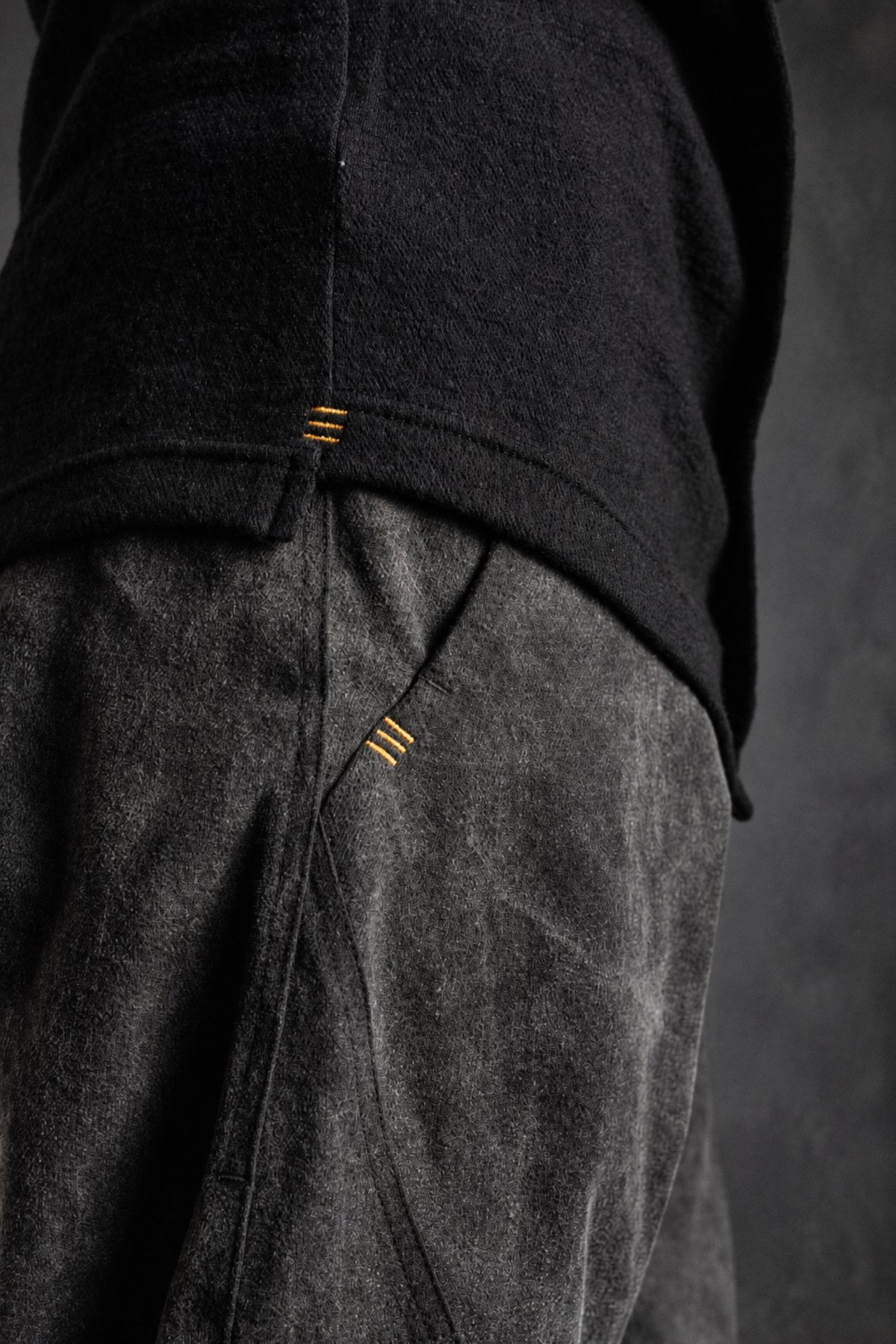 eigensinnig wien | CBGB | Schwarzer dekonstruierter Designer-Pullover aus hochwertigem Wollmix