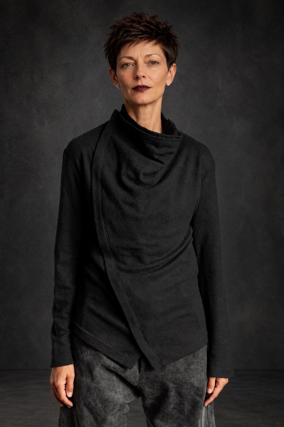 eigensinnig wien | CBGB | Schwarzer dekonstruierter Designer-Pullover aus hochwertigem Wollmix