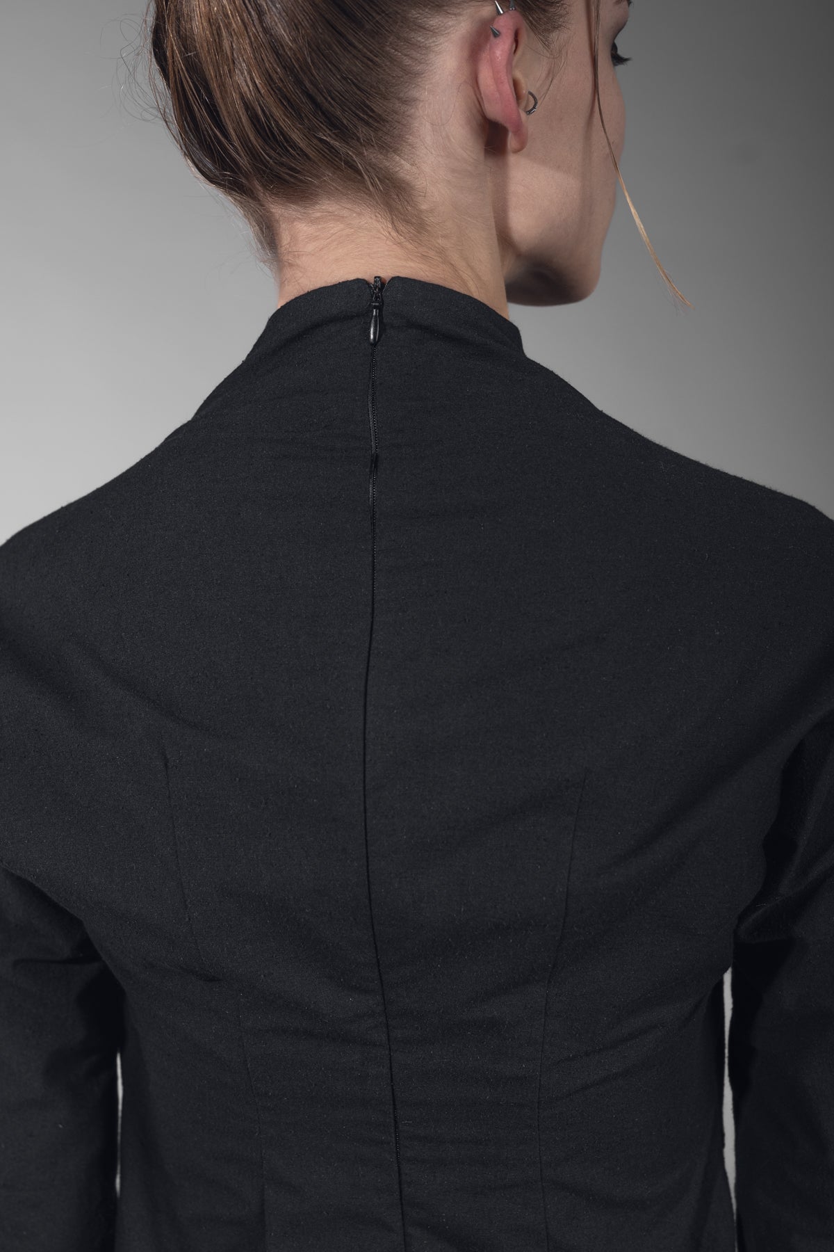 eigensinnig wien | Charleston | Asymmetrisches, schwarzes Kleid in außergewöhnlichem Design aus Seide