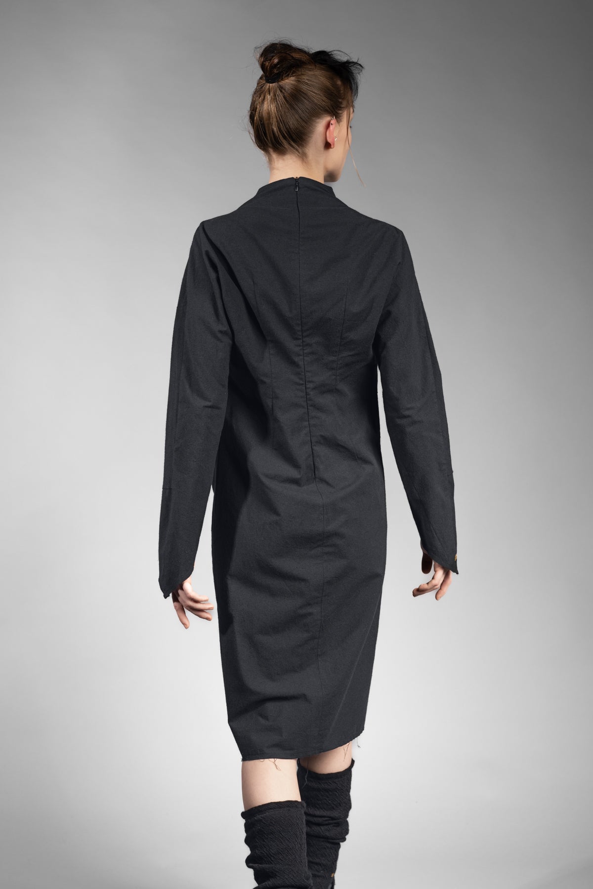 eigensinnig wien | Charleston | Asymmetrisches, schwarzes Kleid in außergewöhnlichem Design aus Seide