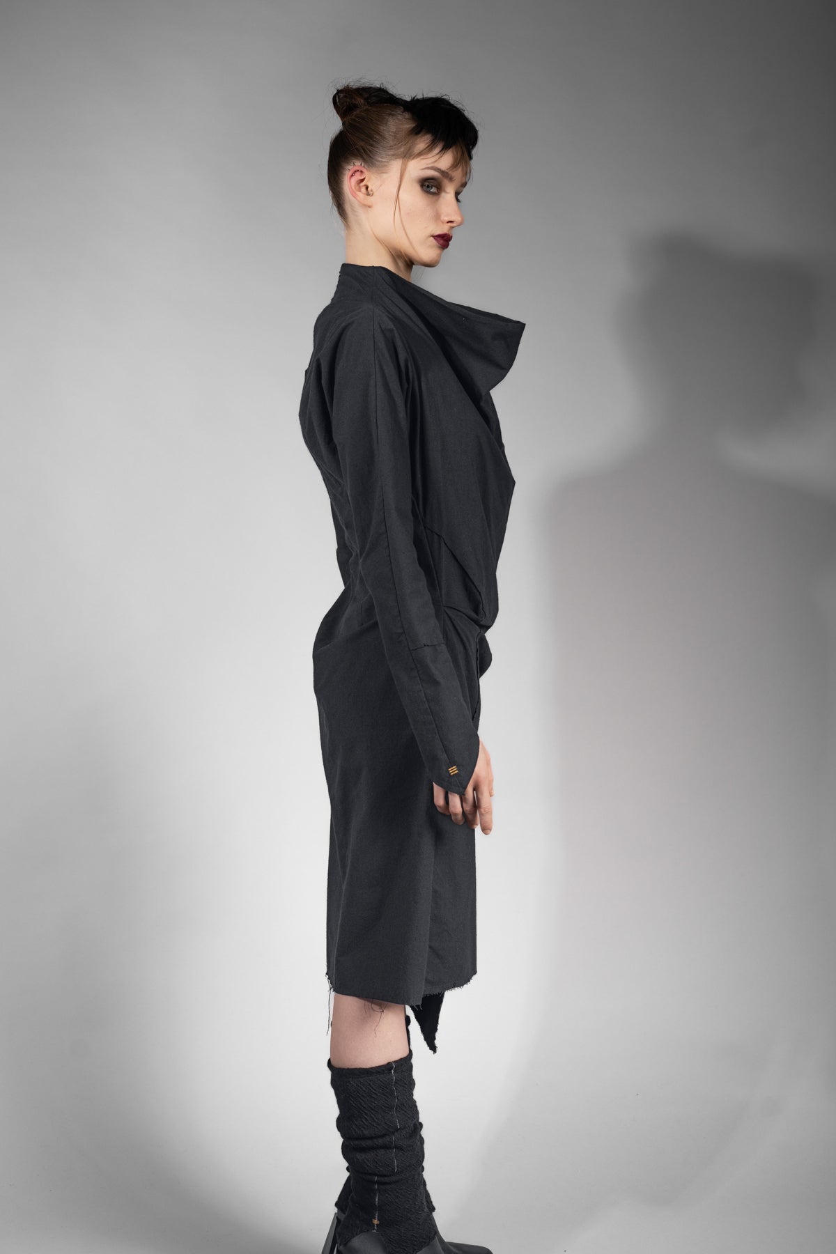 eigensinnig wien | Charleston | Asymmetrisches, schwarzes Kleid in außergewöhnlichem Design aus Seide