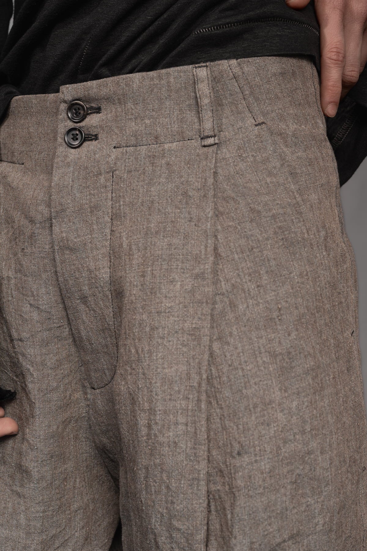 eigensinnig wien | Chiavacci | Weite Designer-Sommerhose mit Bundfalten aus Leinen