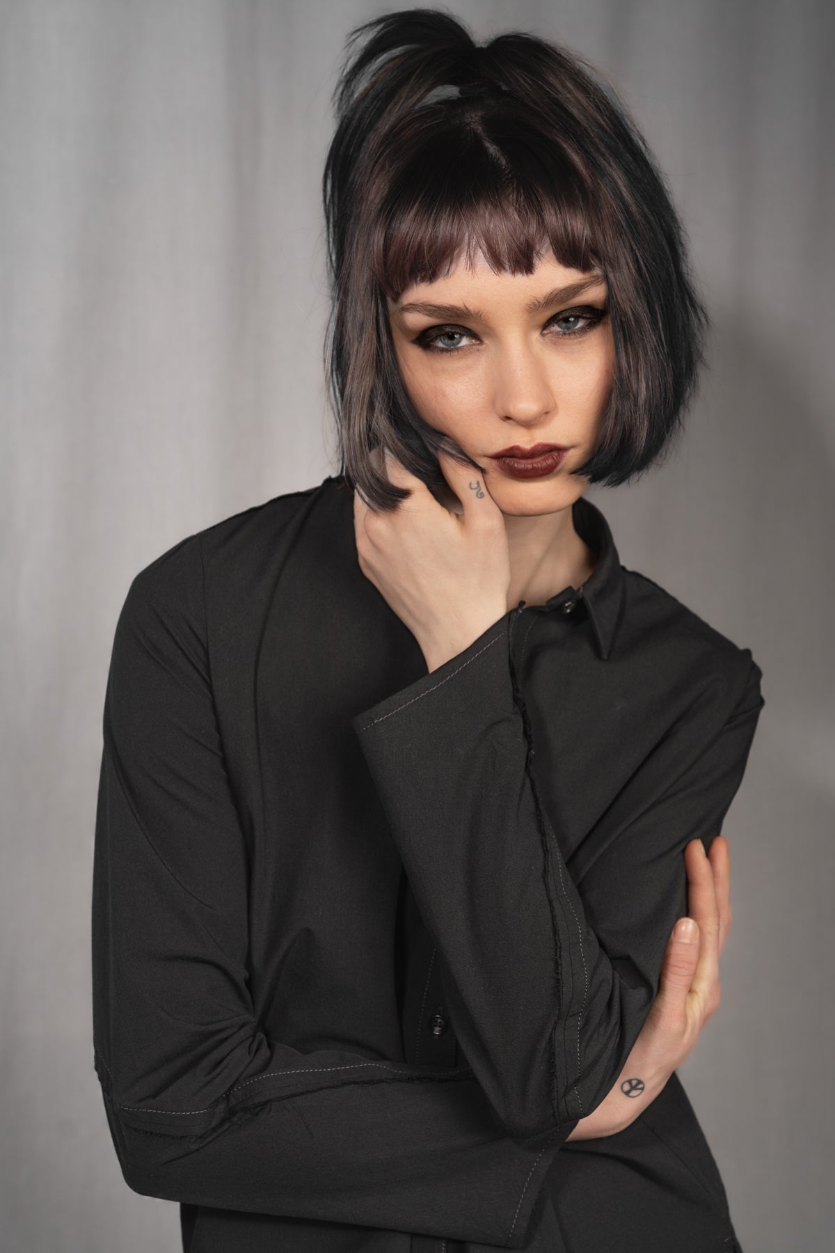 eigensinnig wien | Chomsky | Extravagante, schwarze Hemdbluse für Damen aus japanischer Baumwolle