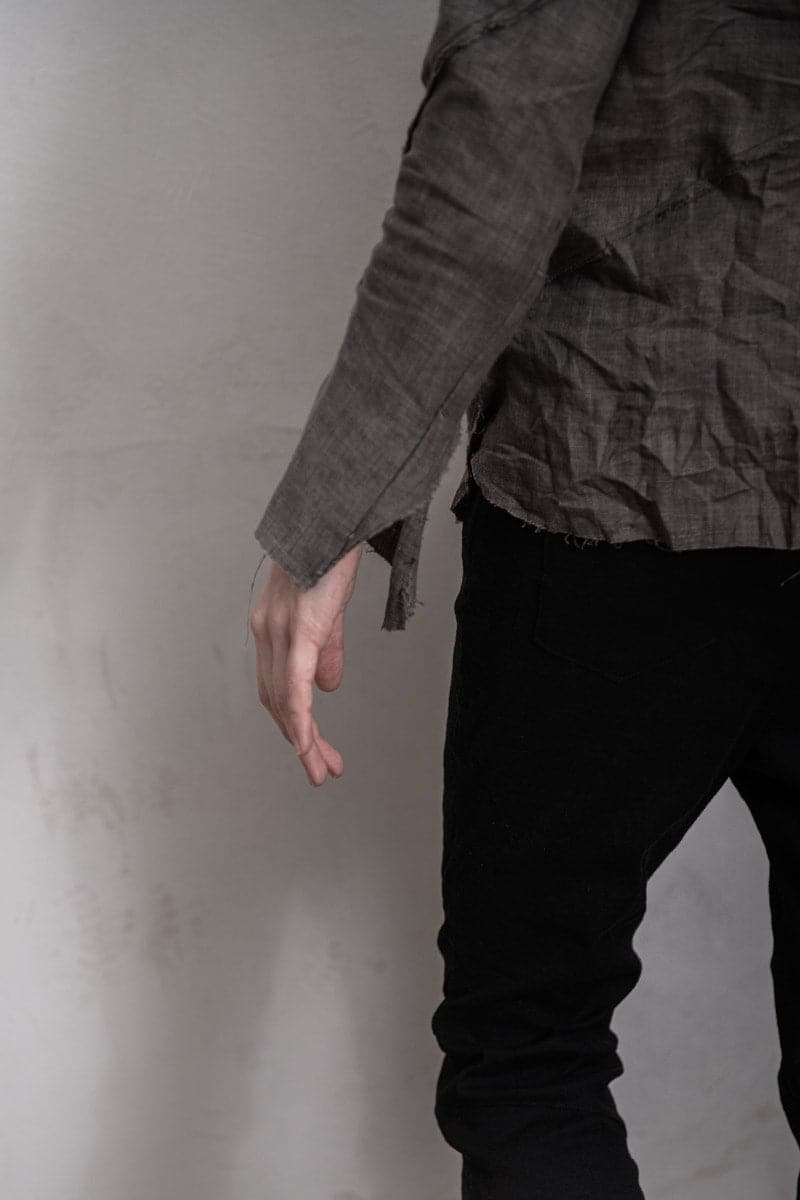 eigensinnig wien | Chomsky II | Leichte Damenbluse aus Leinen mit kleinem Kragen in braun-grau