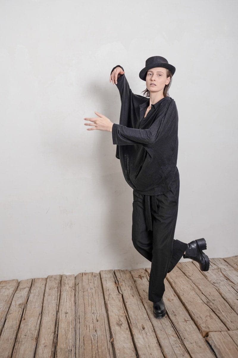 eigensinnig wien | Cicero | Außergewöhnliche Oversize Bluse aus Leinen in Schwarz