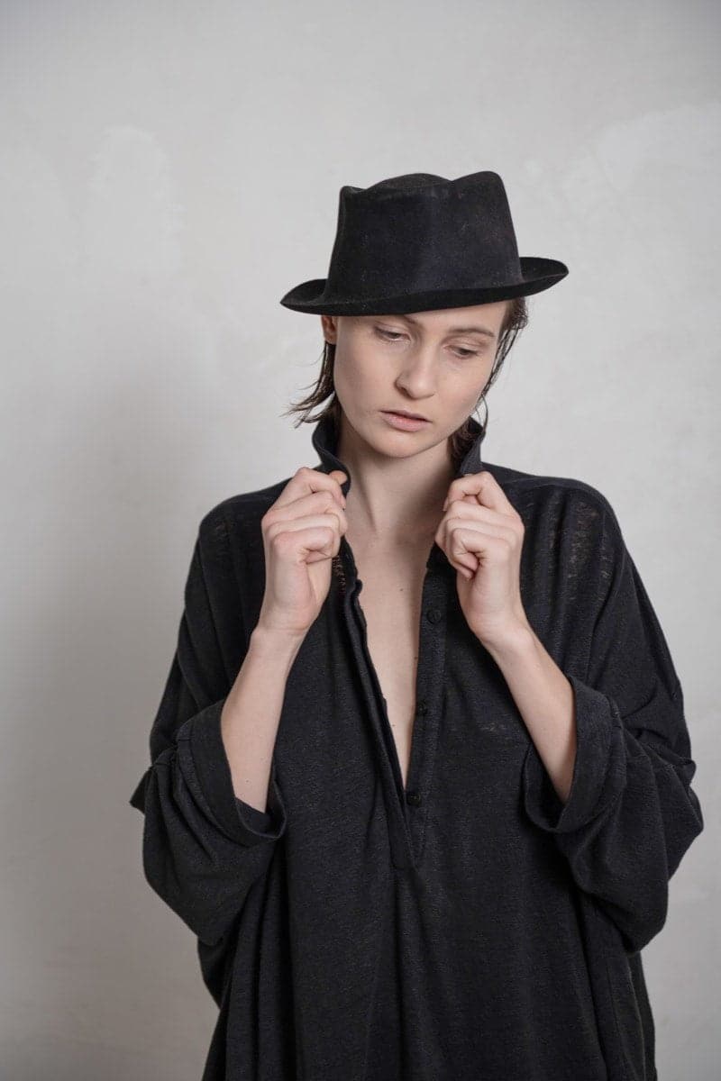 eigensinnig wien | Cicero | Außergewöhnliche Oversize Bluse aus Leinen in Schwarz