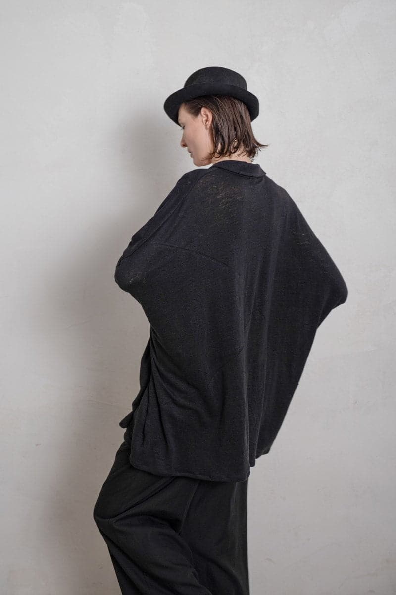 eigensinnig wien | Cicero | Außergewöhnliche Oversize Bluse aus Leinen in Schwarz