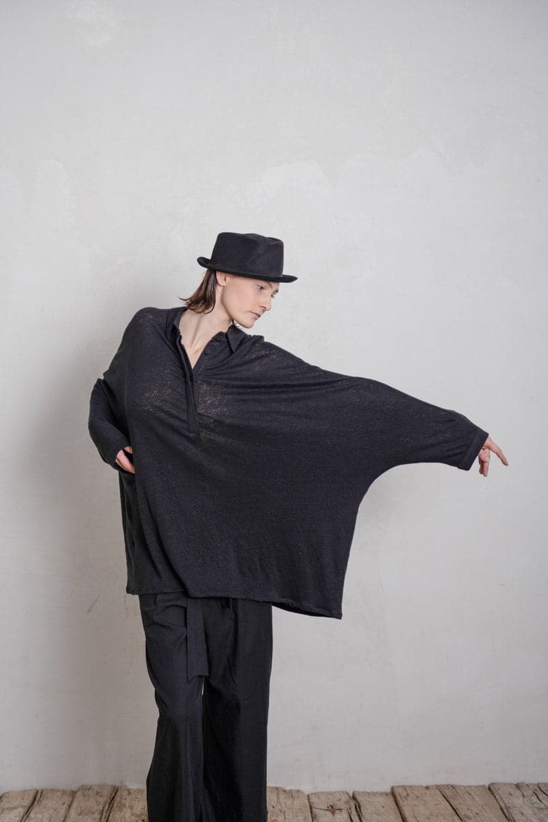 eigensinnig wien | Cicero | Außergewöhnliche Oversize Bluse aus Leinen in Schwarz