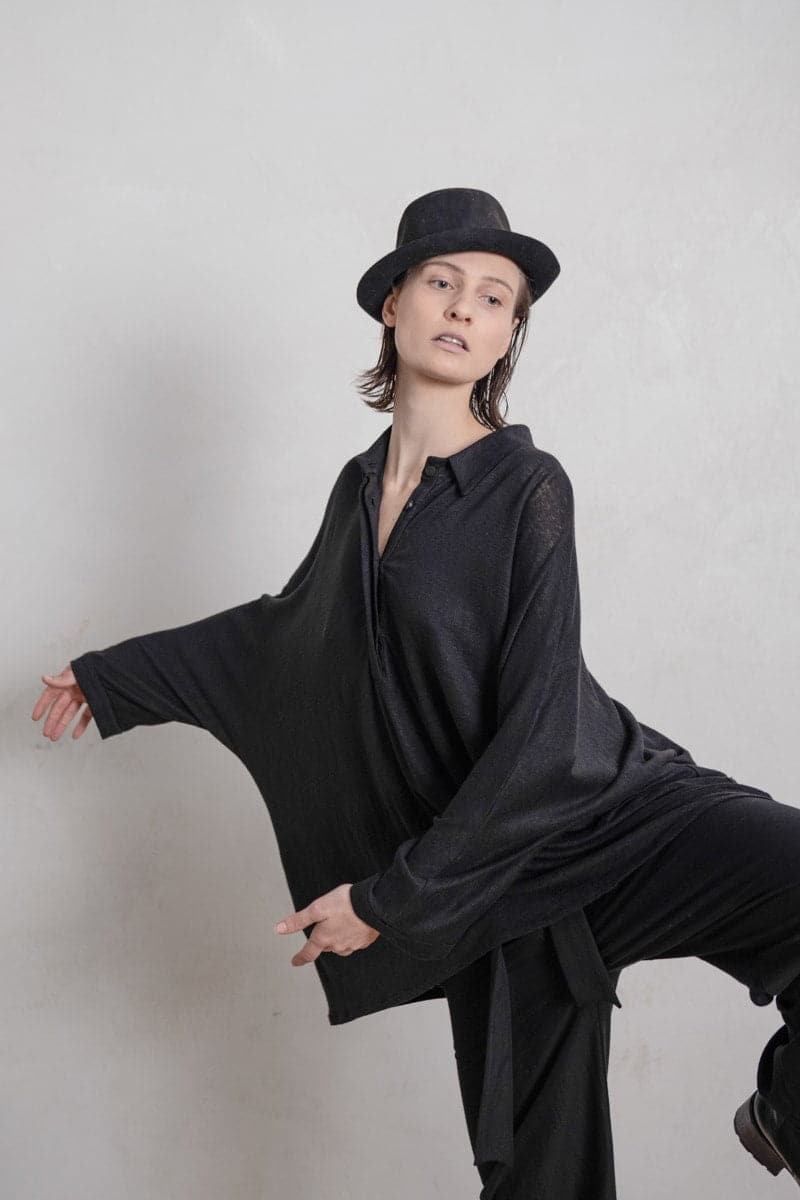 eigensinnig wien | Cicero | Außergewöhnliche Oversize Bluse aus Leinen in Schwarz