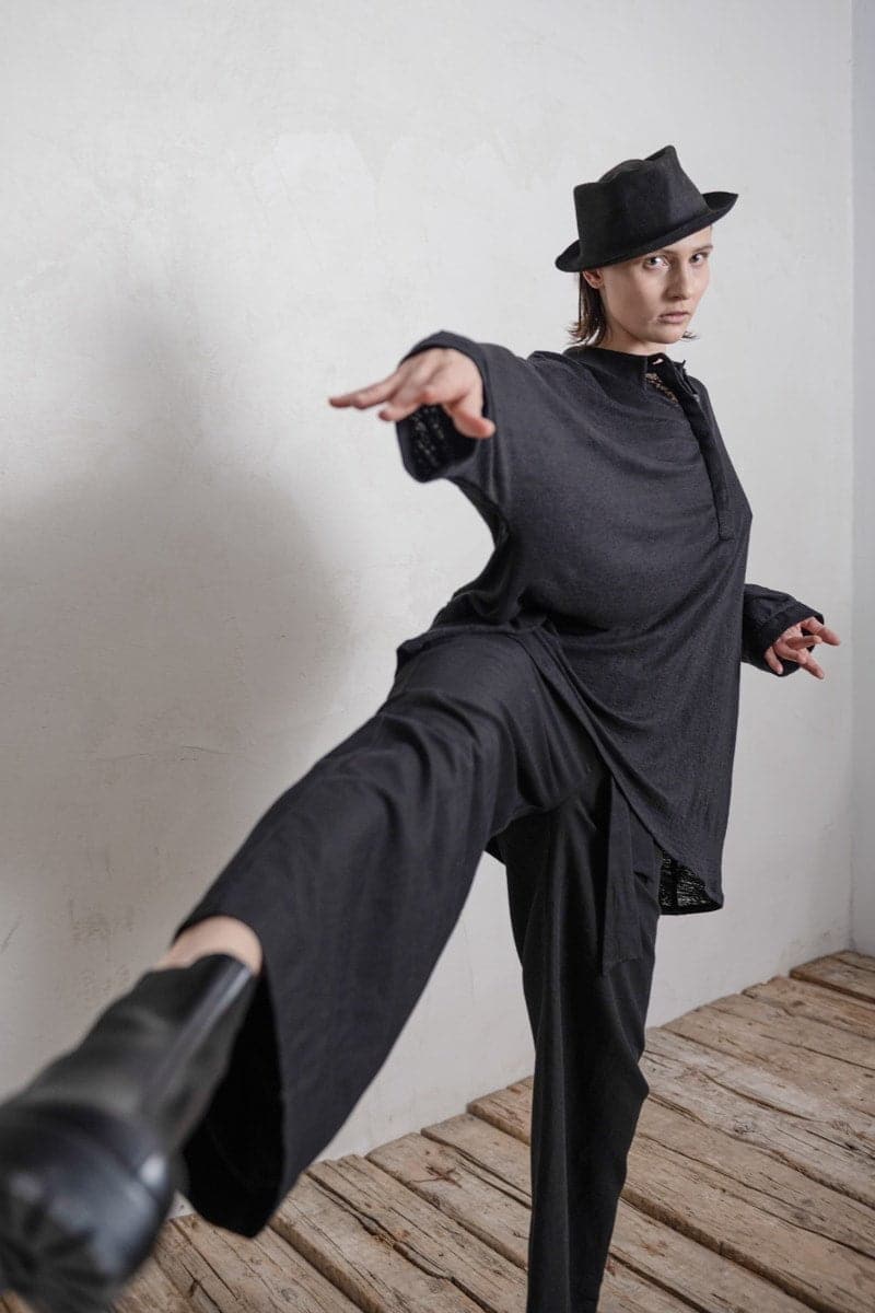 eigensinnig wien | Cicero | Außergewöhnliche Oversize Bluse aus Leinen in Schwarz