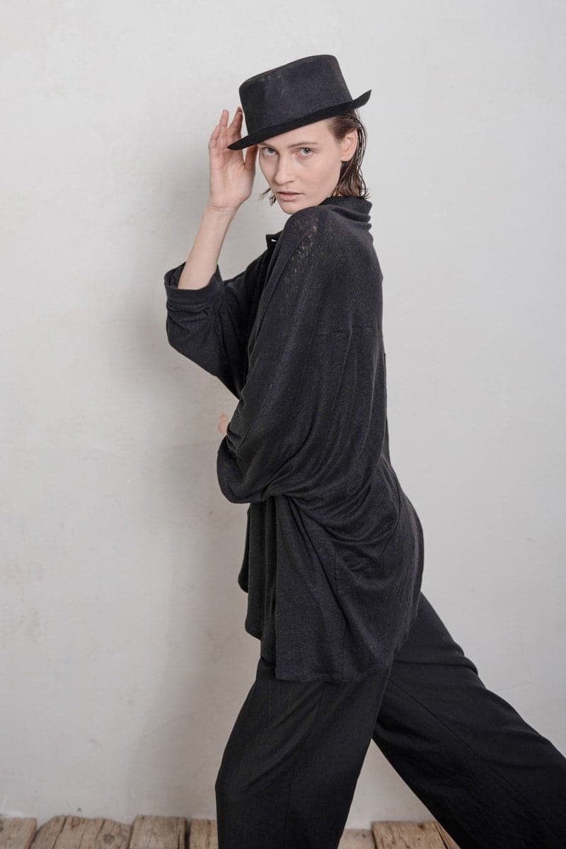 eigensinnig wien | Cicero | Außergewöhnliche Oversize Bluse aus Leinen in Schwarz