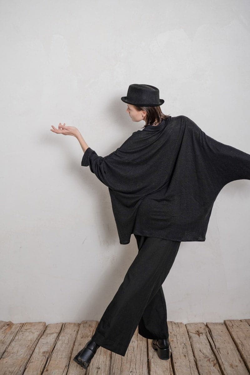 eigensinnig wien | Cicero | Außergewöhnliche Oversize Bluse aus Leinen in Schwarz