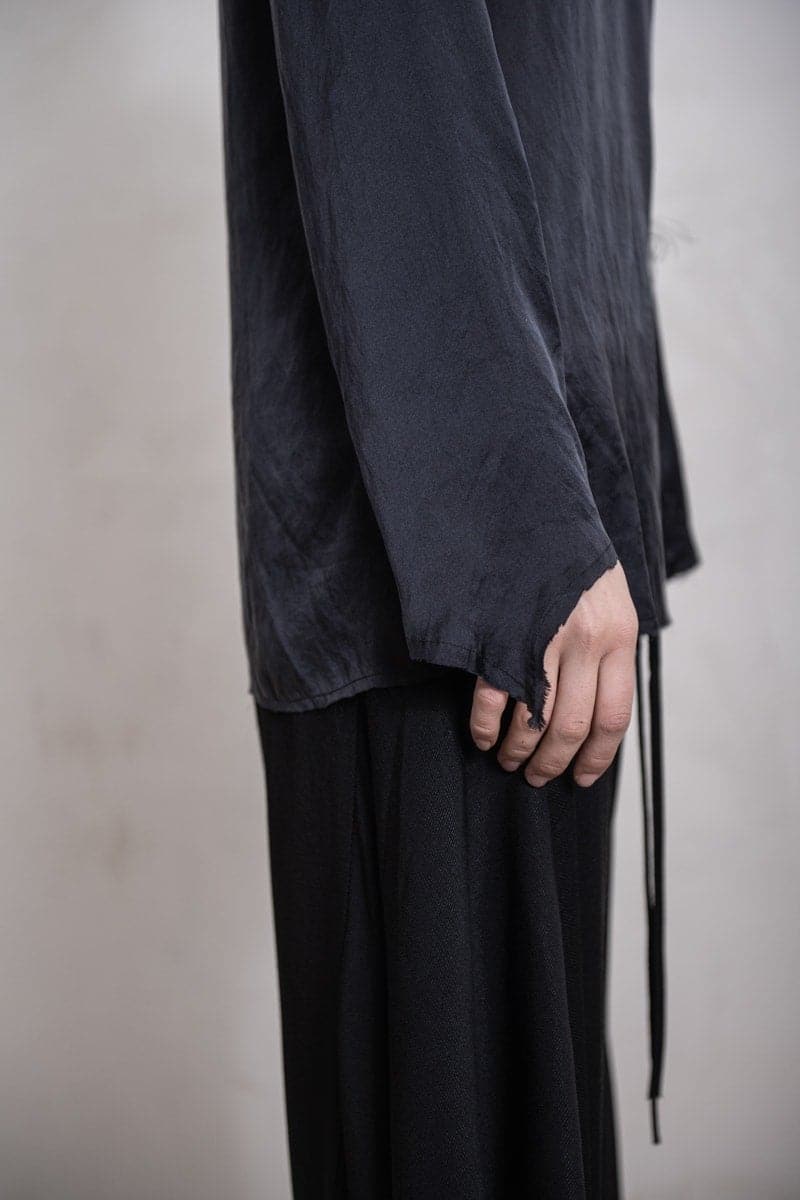 eigensinnig wien | Colette | Besondere Damen Seidenbluse mit ungewöhnlichem Kragen in schwarz