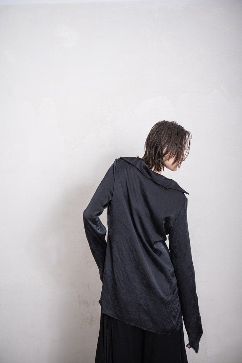 eigensinnig wien | Colette | Besondere Damen Seidenbluse mit ungewöhnlichem Kragen in schwarz