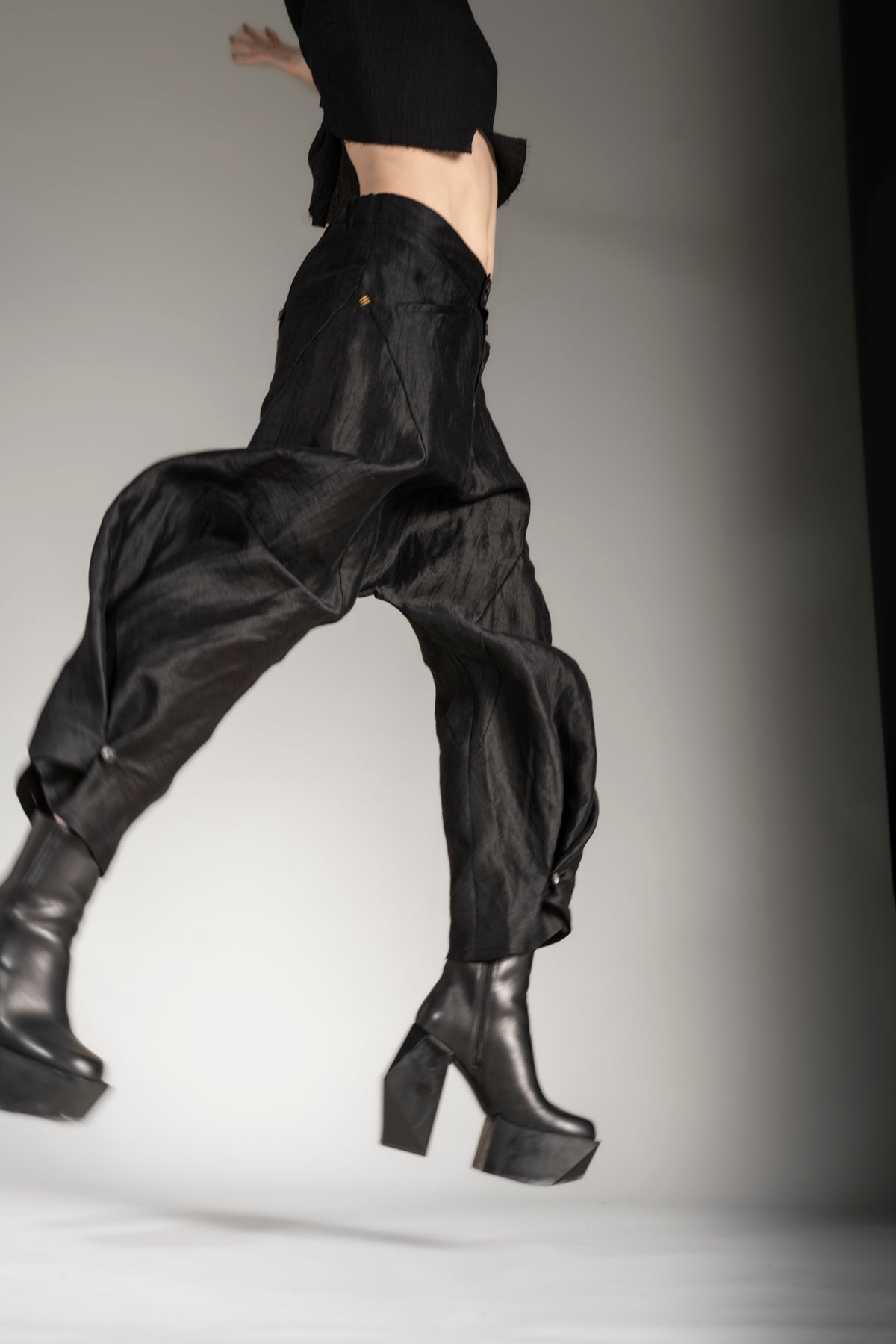 eigensinnig wien | Coltrane | Extravagante Leinen Culotte in Schwarz