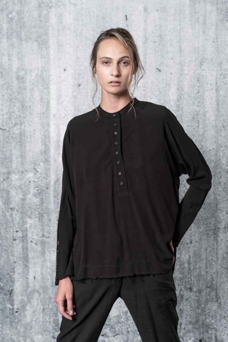 eigensinnig wien | Curie | Oversize Bluse in Schwarz-Braun